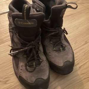Mens Columbia hiking boots size 8